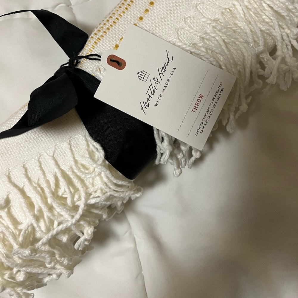 Magnolia throw - Picture 3 of 5
